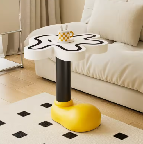 Design Bijzettafel ‘Cartoon Chic’ – Uniek Speels Meubelstuk met Pop Art Look