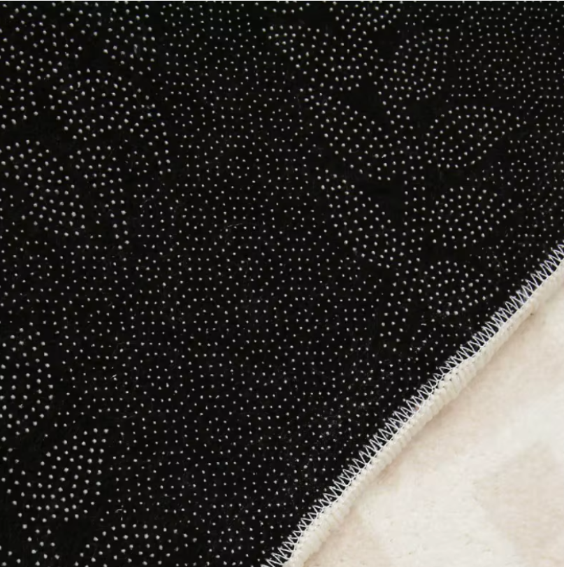 Design Tapijt met Zwarte Abstracte Print – Luxe Woonkamer Vloerkleed met Organische Golfpatronen