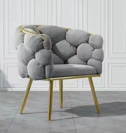 Luxe Design Fauteuil – Fluffy Velvet Stoel met Gouden Accenten | Elegant & Comfortabel