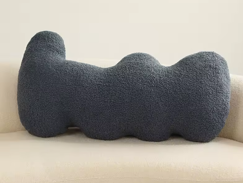 Cloud Curve Designkussen – 93X46cm Sculpturaal Bouclé Sierkussen in Crème | Luxe Organische Woondecoratie