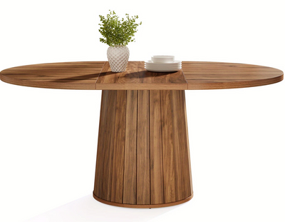 Vrijstaande ovale eettafel met verticale houten lamellen en een centrale cilindrische poot, tegen een witte achtergrond.