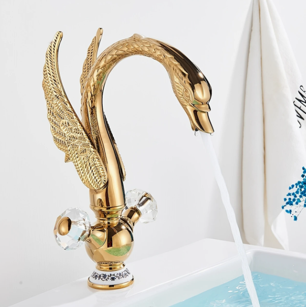 Gouden Waterval Wastafelkraan – Luxe Design met Warm/Koud Mengfunctie