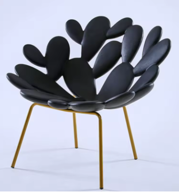 Cactus Petal Designer Lounge Chair in zwart – elegante en moderne stoel met bloembladontwerp, ideaal voor een luxe en minimalistisch interieur.