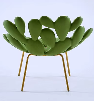 Cactus Petal Designer Lounge Chair – een moderne stoel met bloembladontwerp, geïnspireerd door Scandinavisch design, perfect voor een minimalistisch interieur.