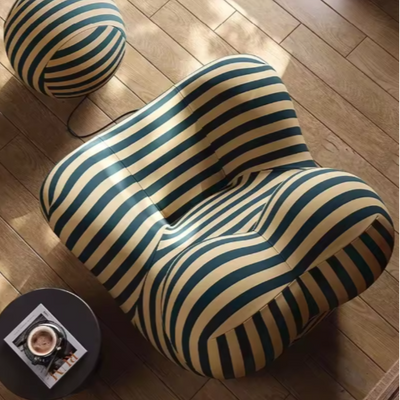 Lounge chair in retro-stijl met gestreepte bekleding en bijpassende ottoman