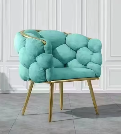 Luxe Design Fauteuil – Fluffy Velvet Stoel met Gouden Accenten | Elegant & Comfortabel