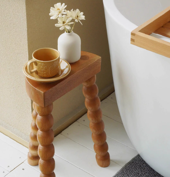 Luxe Houten Bijzettafel met Sculpturale Pootjes – Verkrijgbaar in Meerdere Houtkleuren