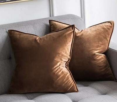 Set van 2 Fluwelen Kussenhoezen – Chocoladebruin met Luxe Glans (45x45 cm)