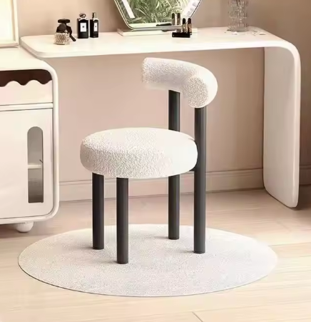 Set of 2 Modern Bouclé Design Chairs – Minimalist Lambswool Dining Chairs with Black Legs and Semi-circular Backrest