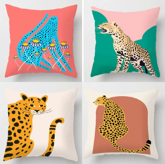 Azure Panther sierkussensloop – gedurfd kunstwerk met een combinatie van natuur en modern grafisch ontwerp, perfect voor luxe interieurs.