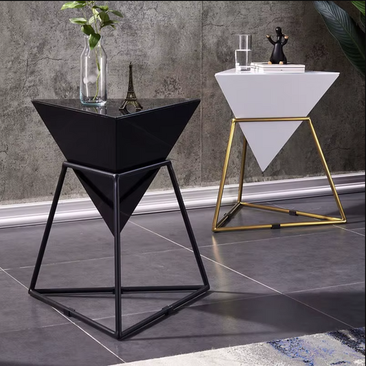 Design Bijzettafel 'Pyramid' – Geometrisch Metaal | Zwart of Wit – Moderne Luxe Stijl 46x55cm