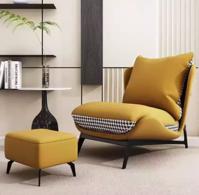 Moderne Loungefauteuil met Voetensteun – Minimalistisch Design in Kunstleer