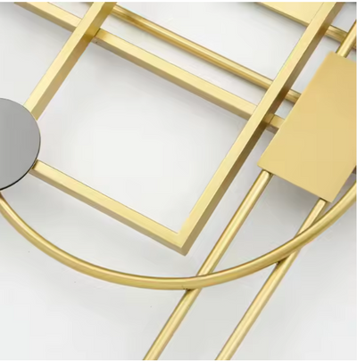 Abstracte gouden wanddecoratie met geometrisch design en 3D-effect – moderne muurkunst van FUDA met cirkels, rechthoeken en luxe afwerking voor stijlvolle interieurs.