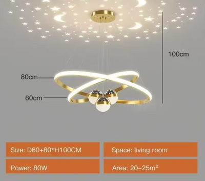 Nordic gouden LED-kroonluchter met interlockende acrylringen (Ø60 + Ø80 cm), drie centraal hangende LED-bollen, hoogte 100 cm, 80 W energiezuinige hanglamp met sterren- en maanprojectie op plafondrozet, ideaal voor woonkamers van 20–25 m²