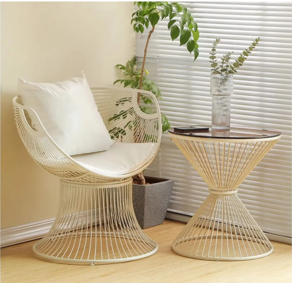 Italiaanse Design Draadstoel in Witte Metaal met Kussen – Moderne Lounge Chair voor buiten