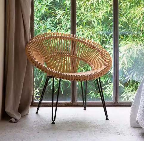 Round Rattan Lounge Chair with Side Table – Boho Design Chair on Black Metal Legs 105X86X93