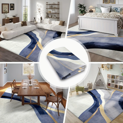 Woonkamer met beige bank en laagpolig antislip tapijt in abstract bloemmotief.