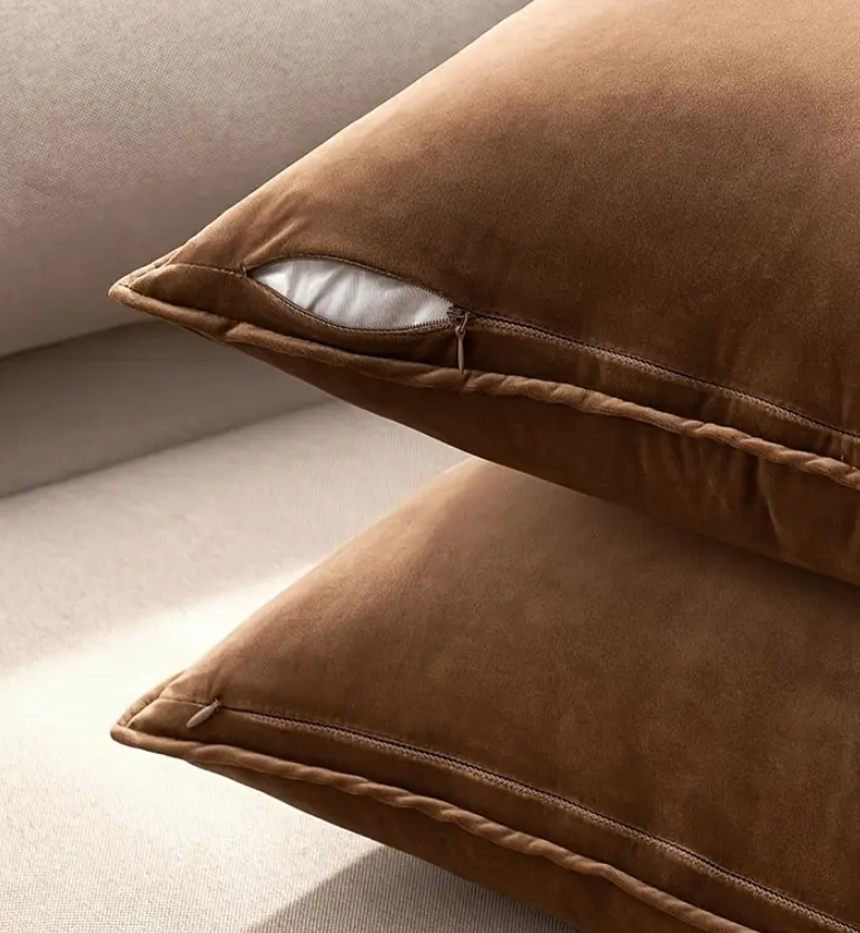Set van 2 Fluwelen Kussenhoezen – Chocoladebruin met Luxe Glans (45x45 cm)