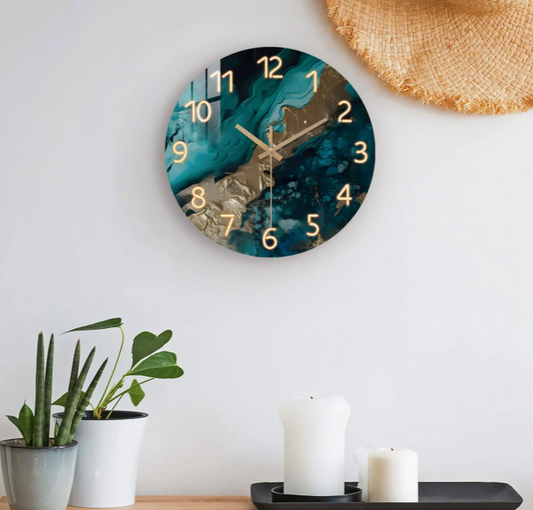 Ronde houten wandklok met groene marmerlook